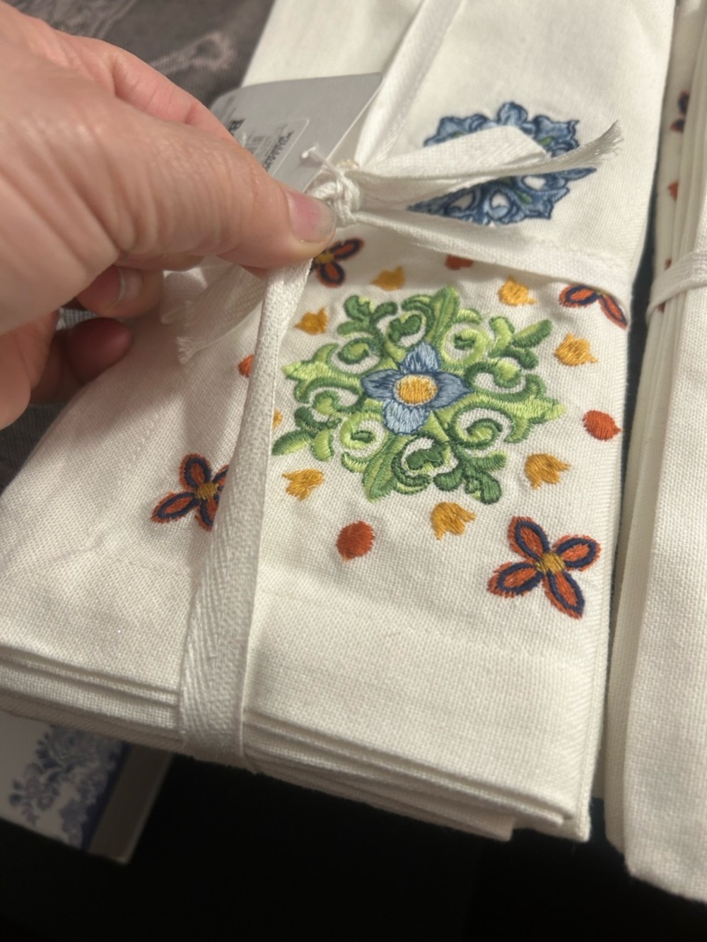 NWT Williams Sonoma White Dinner Napkins with Blue, Green and Yellow Embroidery - Picture 3 of 6